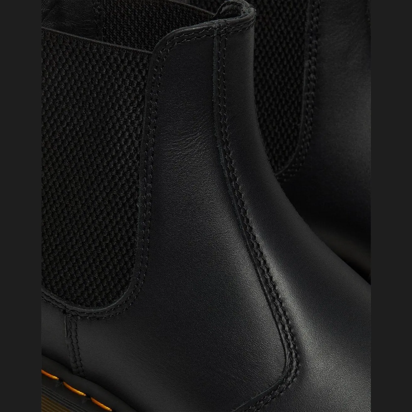 2976 Chelsea Boot by Dr. Martens