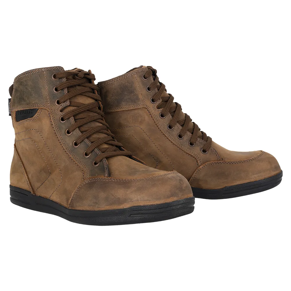 Oxford Boots with Kickback Design