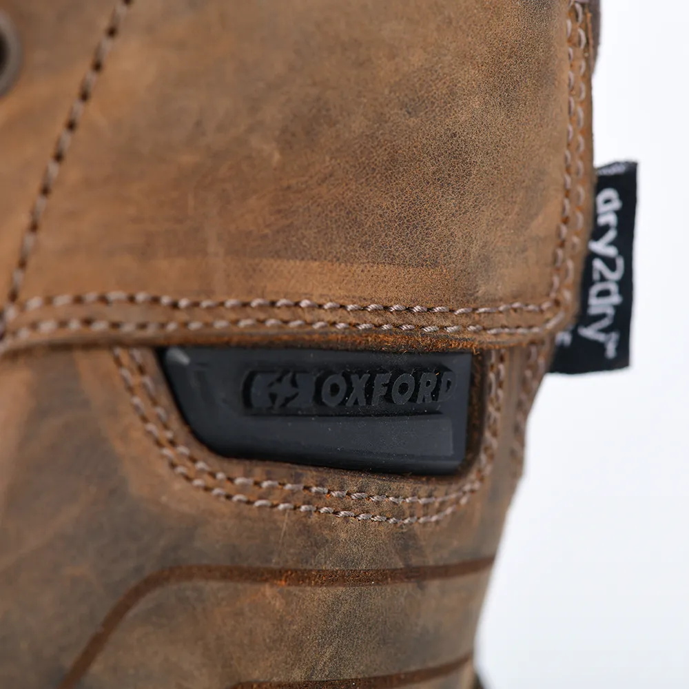 Oxford Boots with Kickback Design