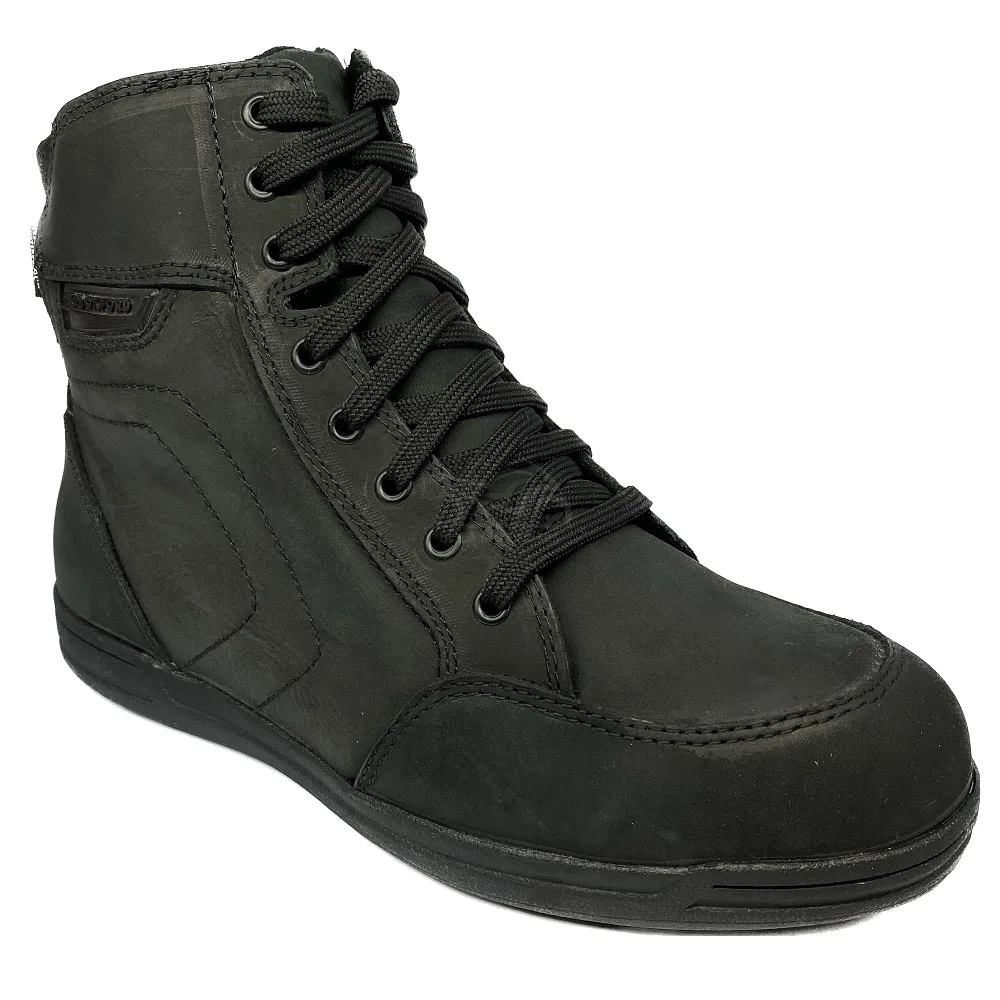 Oxford Boots with Kickback Design